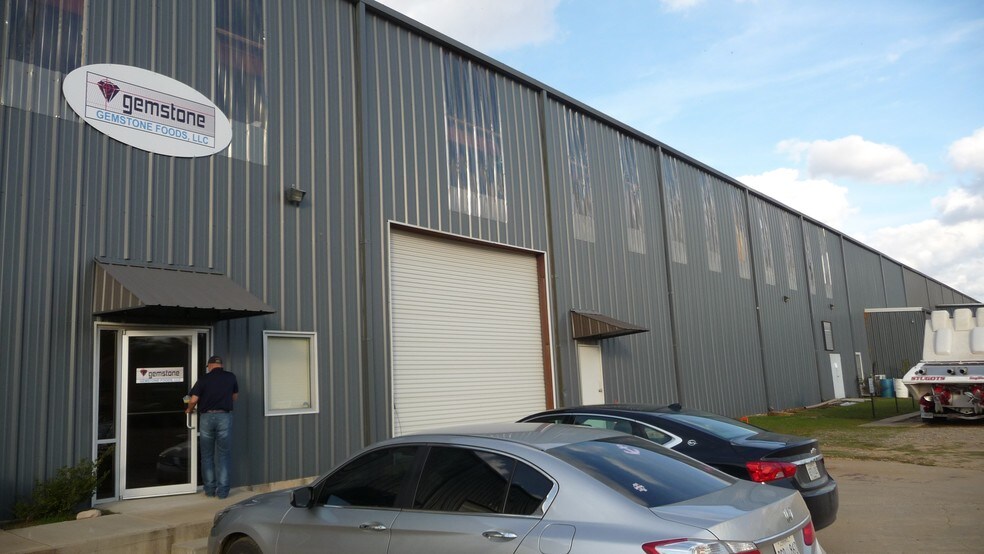 More Photos Of 1576 Old Fannin Rd, Brandon Warehouse For Lease