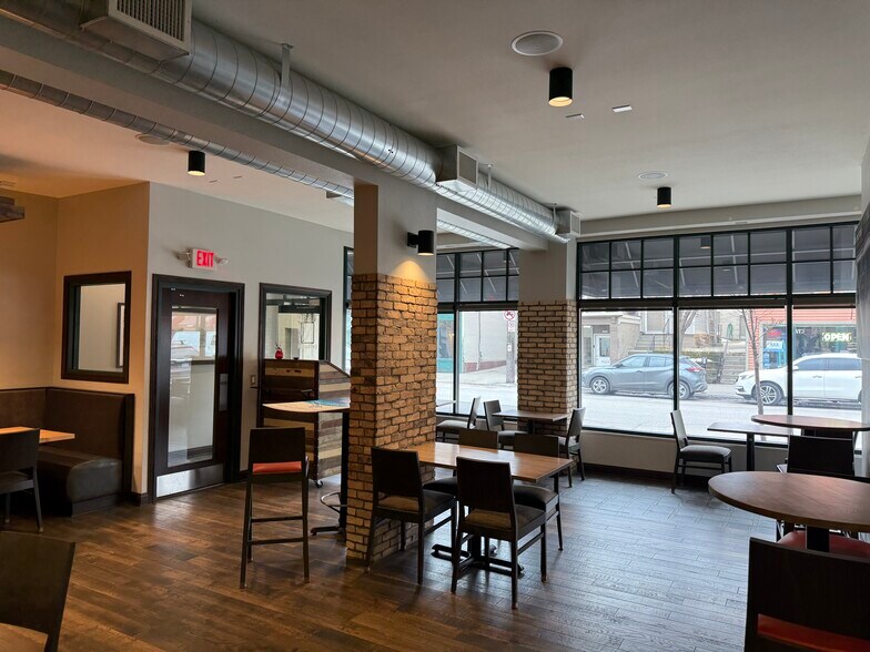 More Photos Of 1016-1024 E Brady St, Milwaukee Apartments For Lease