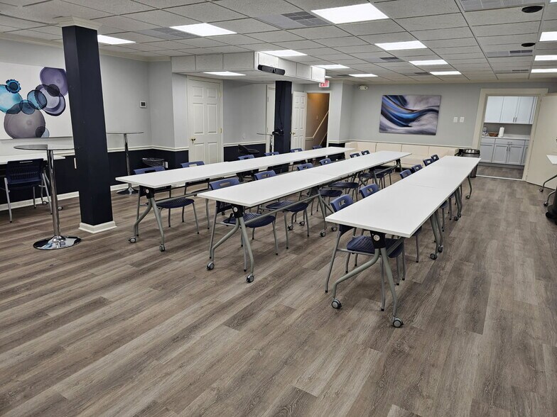 More Photos Of 20 S King St, Leesburg Office For Lease