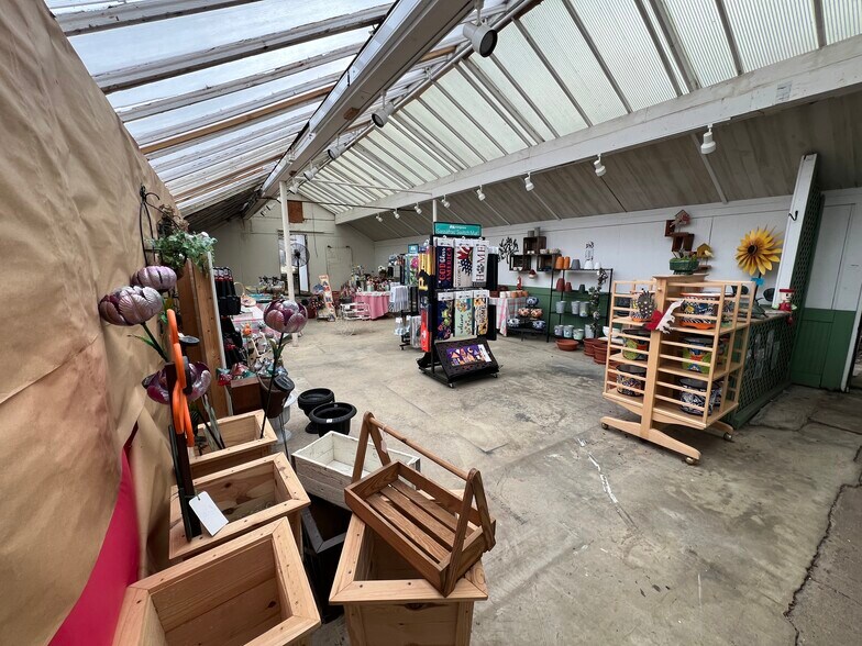 More Photos Of 213 Missouri St., Franklin Garden Center For Sale