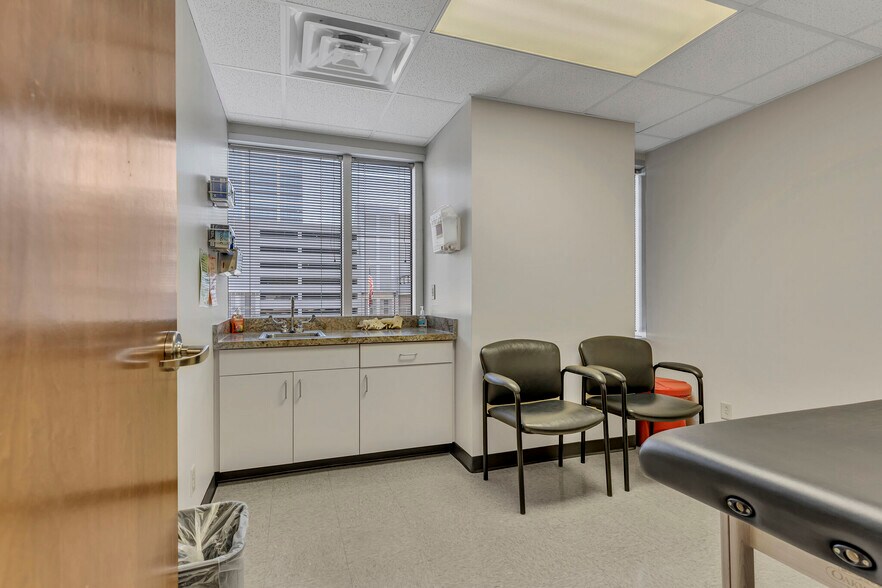More Photos Of 2004 Hayes St, Nashville Medical For Lease