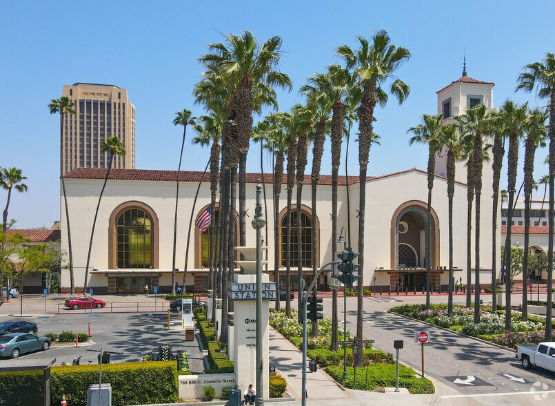 More Photos Of 800 N Alameda St, Los Angeles General Retail For Lease