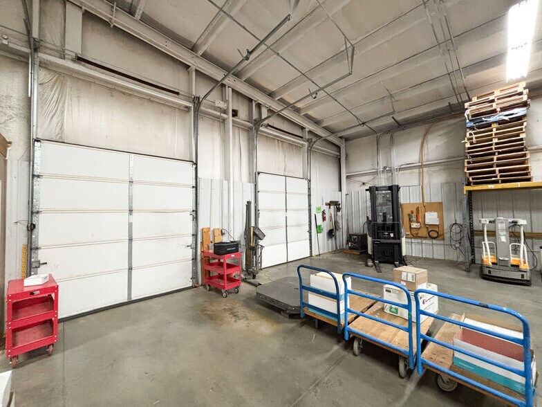 More Photos Of 4331 W CALHOUN St, Springfield Industrial For Lease