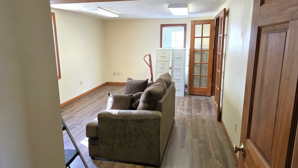 More Photos Of 1020 Echo Lake Rd, Watertown Office Residential For Lease