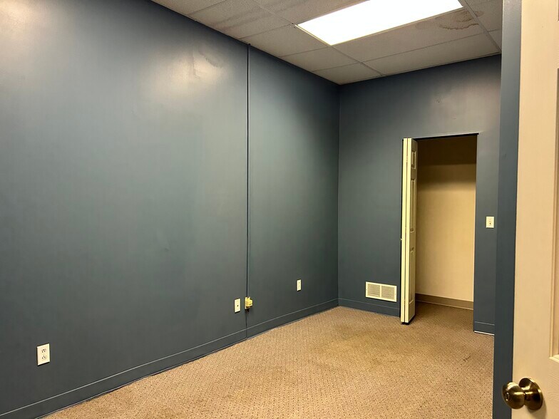 More Photos Of 3234 S Westnedge Ave, Kalamazoo Medical For Sale