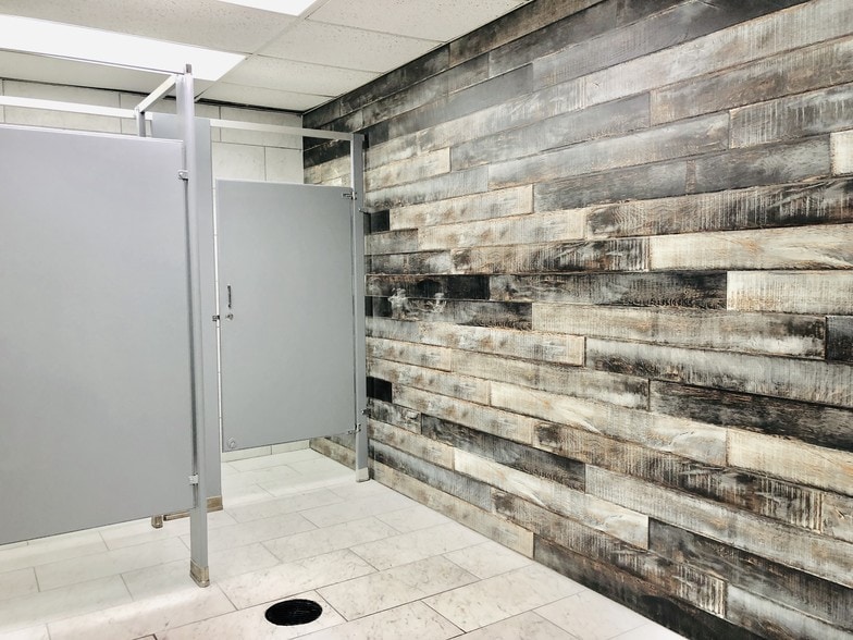 More Photos Of 211 W Pleasant Run Rd, Lancaster Office For Lease