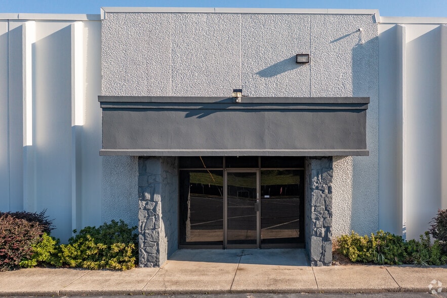 More Photos Of 6420-6432 Warren Dr, Norcross Unknown For Lease
