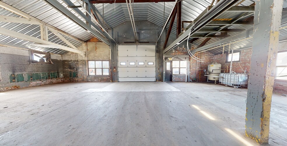 More Photos Of 5764 Wheeler Rd, Indianapolis Showroom For Lease