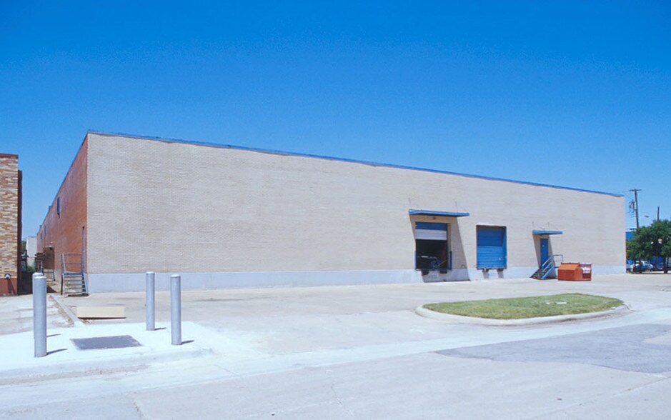 More Photos Of 4821 Top Line Dr, Dallas Warehouse For Lease