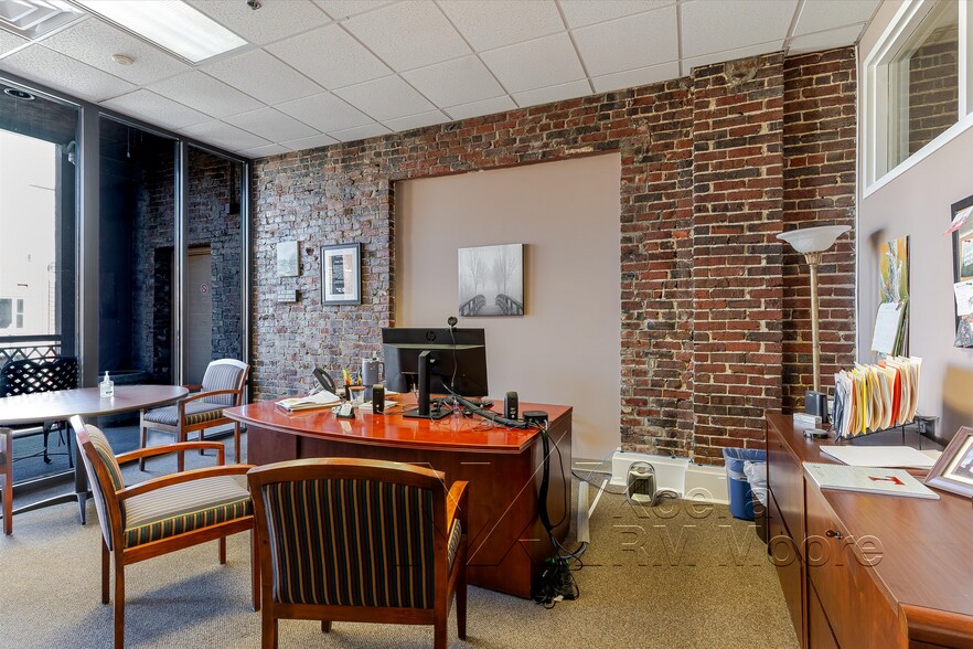 More Photos Of 17 Market Sq, Knoxville Storefront Retail Office For Sale