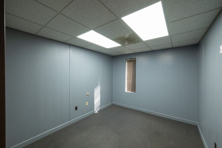 More Photos Of 802 SW A Ave, Lawton Office For Lease