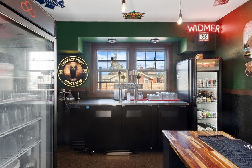 More Photos Of 883 SW Church St, Dallas Restaurant For Sale