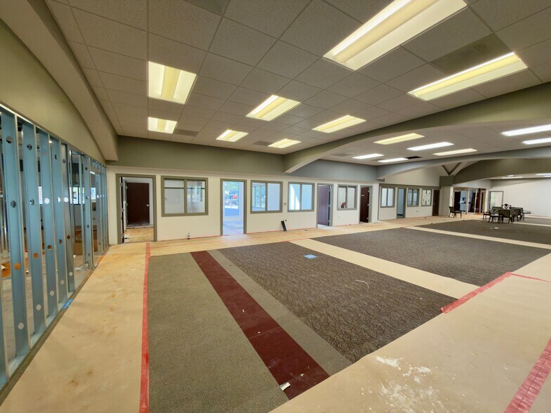 More Photos Of 5061 N 12th Ave, Pensacola Bank For Lease