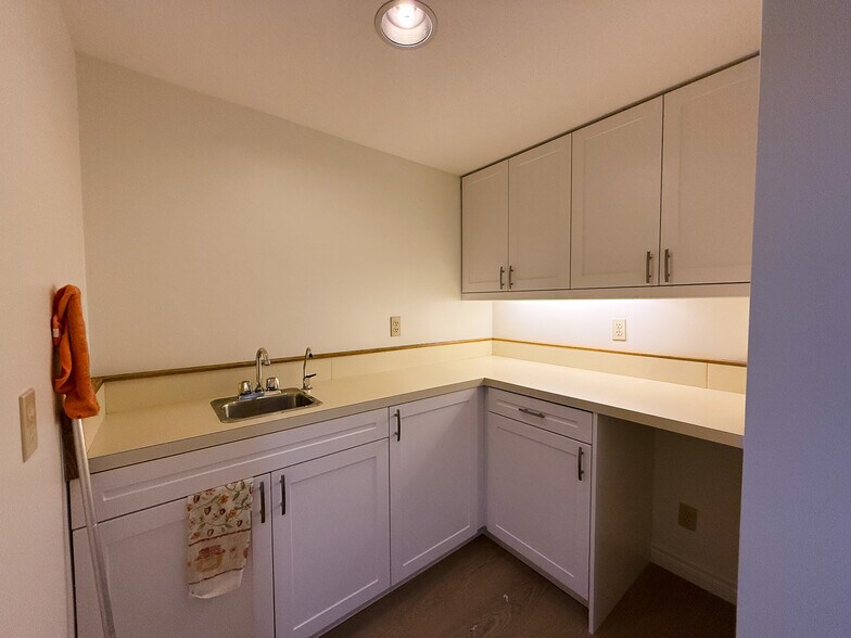 More Photos Of 310 First St, Midland Office For Lease