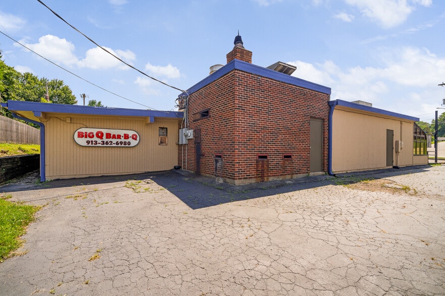 More Photos Of 2117 S 34th St, Kansas City Restaurant For Sale