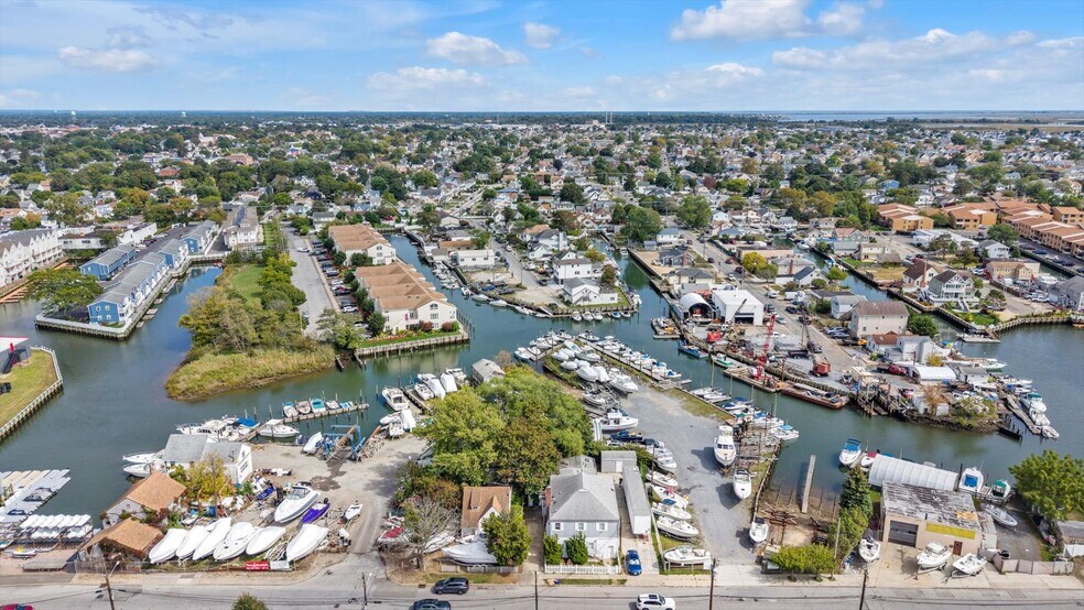 Primary Photo Of 105 Eastern Blvd, Baldwin Multifamily For Sale