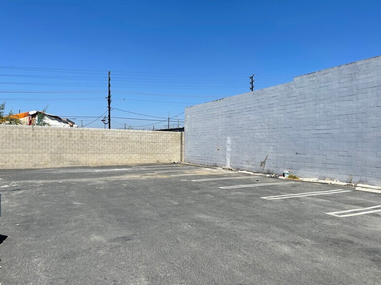 More Photos Of 7442 Varna Ave, North Hollywood Warehouse For Sale