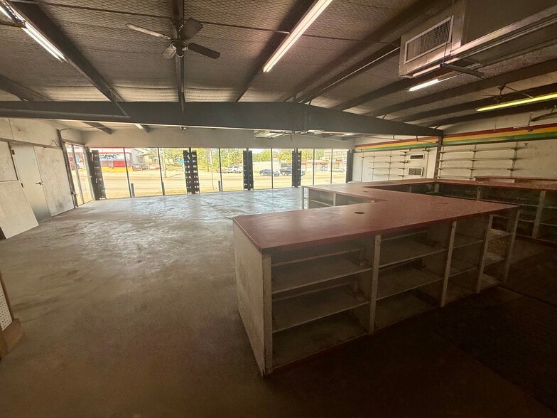 More Photos Of 1622 W Front St, Tyler Industrial For Sale