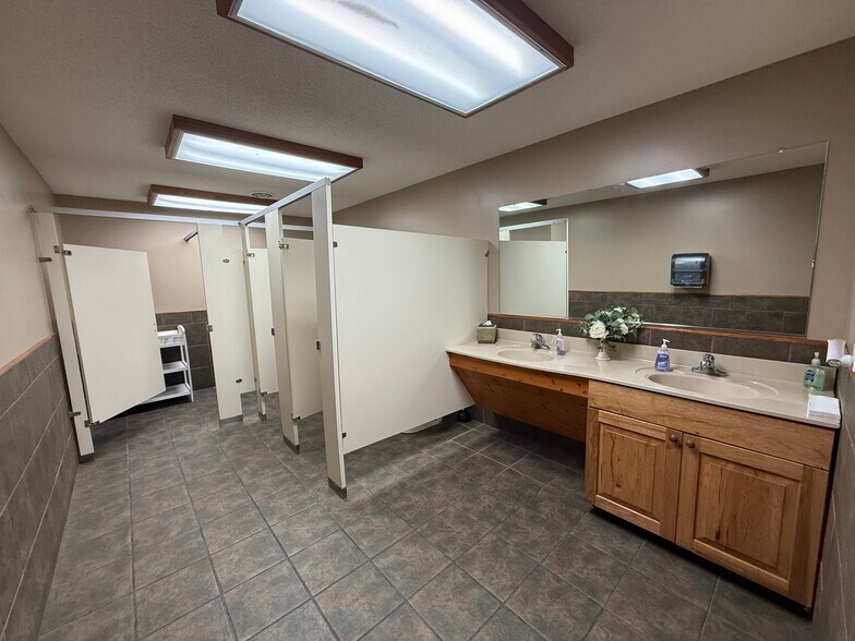 More Photos Of 102 Live Oak St, Tabor City Restaurant For Sale