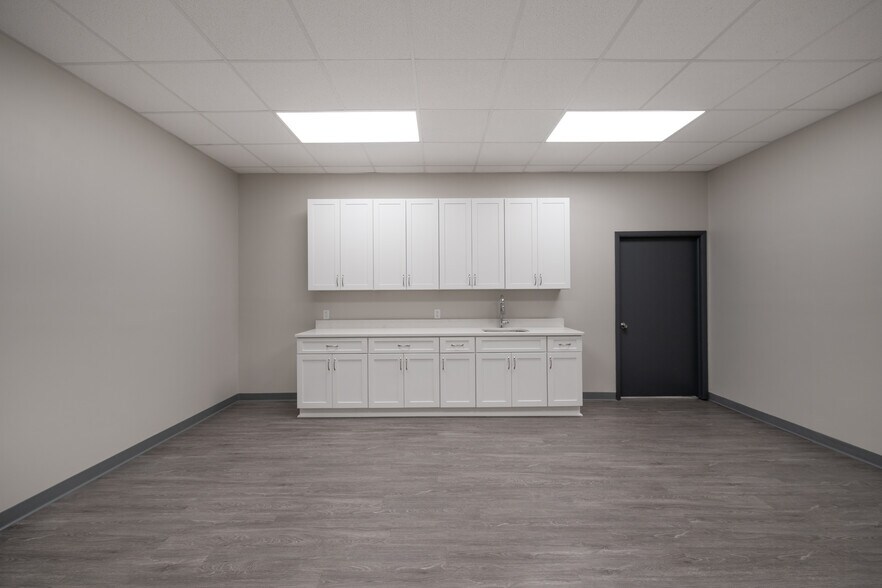 More Photos Of 924 N Lane Ave, Jacksonville Warehouse For Sale