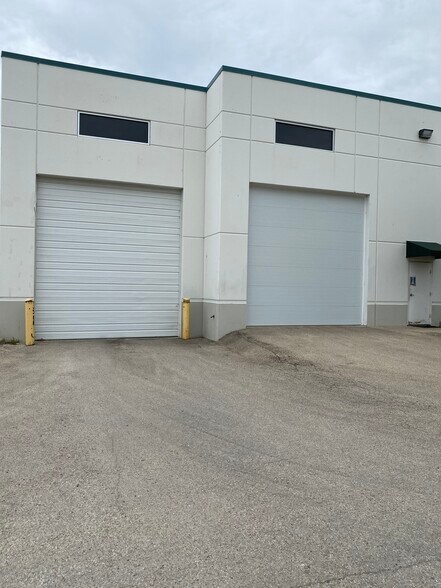 More Photos Of 1710 Afton Rd, Sycamore Warehouse For Sale