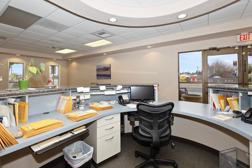 More Photos Of 1640 W F St, Oakdale Medical For Sale