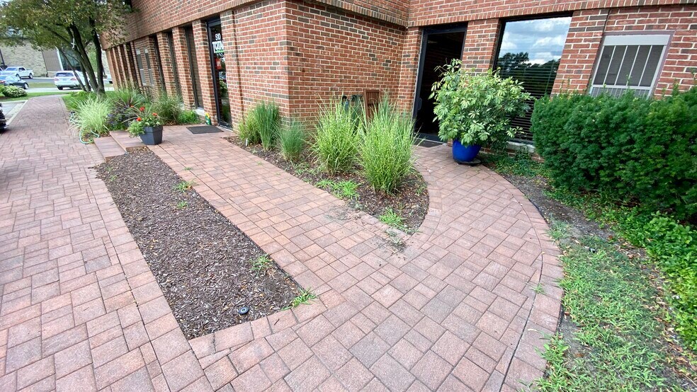 More Photos Of 2280 Hicks Rd, Rolling Meadows Unknown For Lease