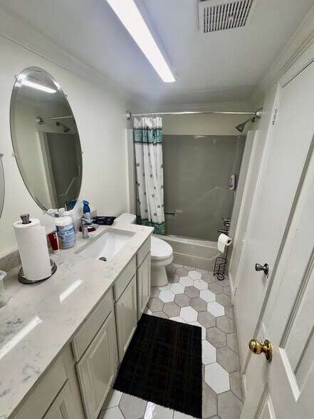 More Photos Of 4611 Ewell Rd, Fredericksburg Auto Dealership For Sale