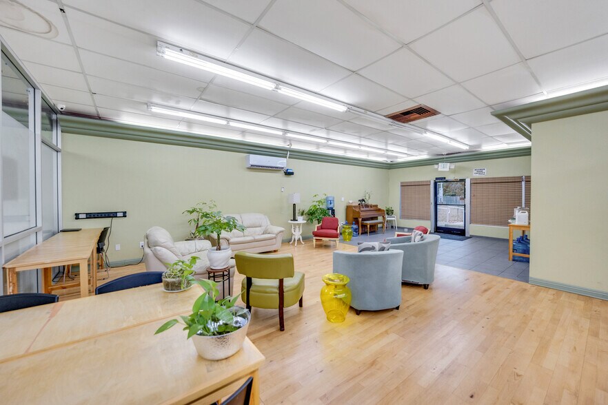 More Photos Of 118 Live Oak Ave, Arcadia Storefront For Sale