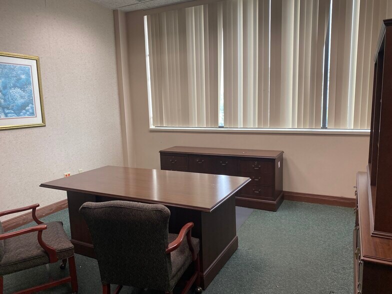 More Photos Of 300 Southtown Blvd, Owensboro Office For Lease