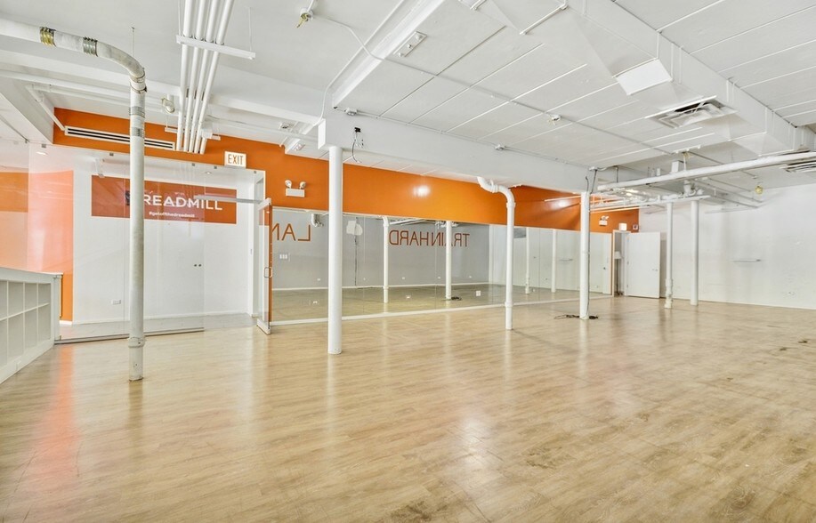 More Photos Of 1650-1660 N Wells St, Chicago General Retail For Sale