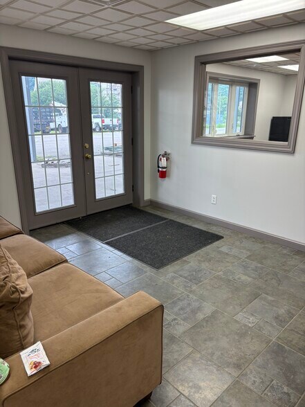 More Photos Of 10578 River Rd, Wellsburg Warehouse For Lease