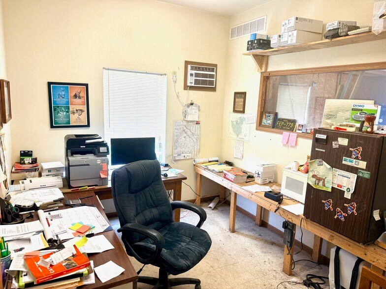 More Photos Of 808-810 Progress Dr, Farmington Office For Sale