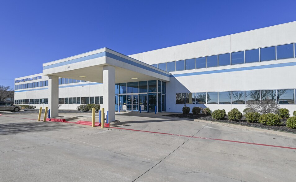 More Photos Of 701 E Rendon Crowley Rd, Burleson Medical For Lease