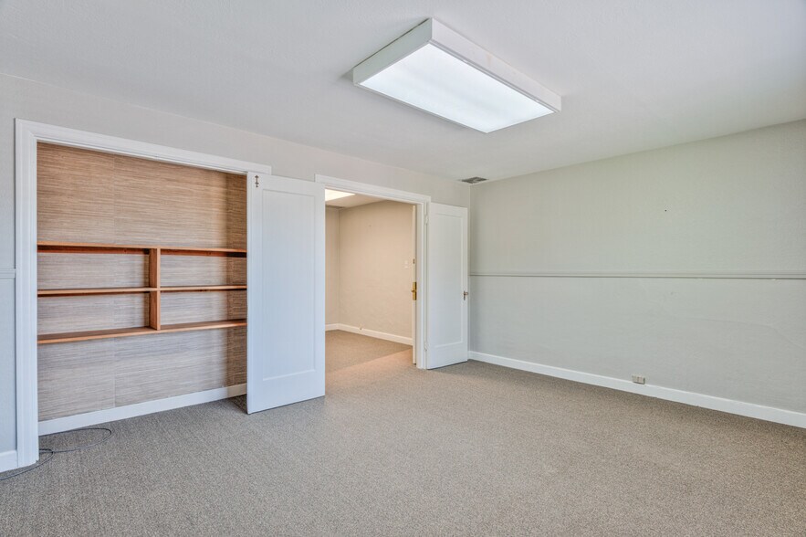 More Photos Of 160 NW Irving Ave, Bend Office Residential For Lease