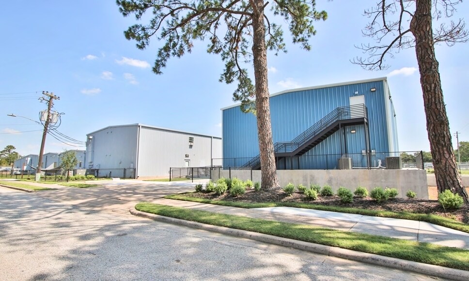 More Photos Of 4303 Southerland Rd, Houston Warehouse For Sale