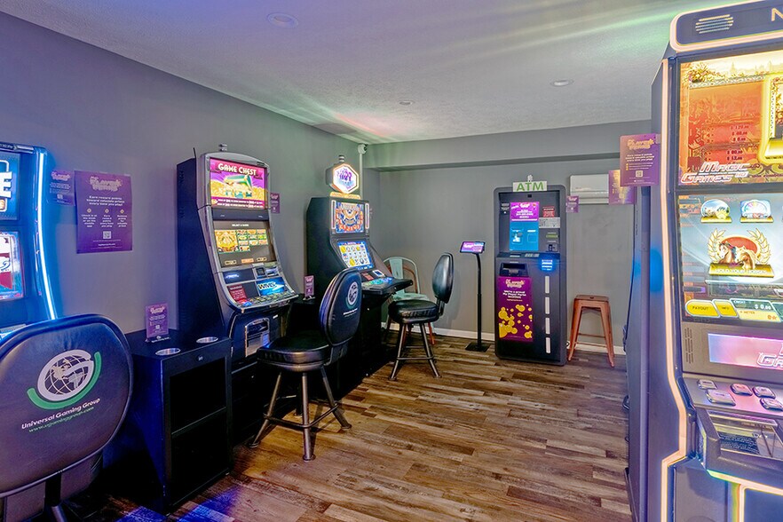 More Photos Of 18967 N US Highway 51, Elkville Mixed Retail For Sale