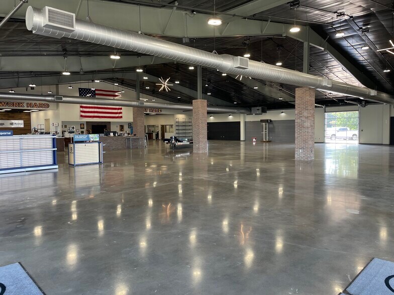 More Photos Of 20453 Interstate 30 S, Benton Flex For Lease