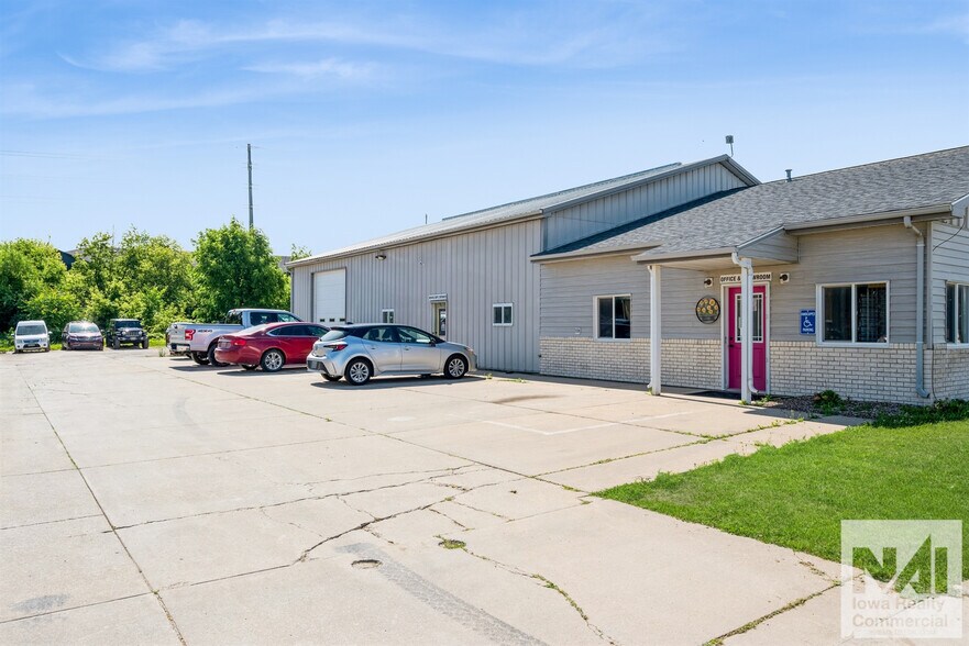 More Photos Of 1105 Hawkeye Dr, Hiawatha Industrial For Lease