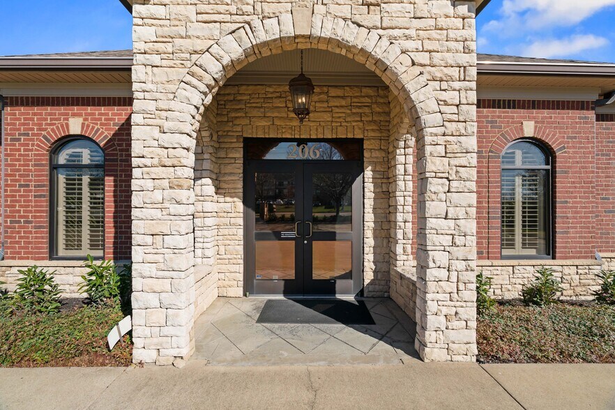 More Photos Of 206 Fortress Blvd, Murfreesboro Office For Sale
