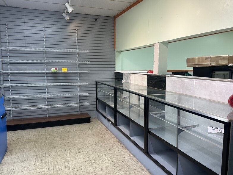 More Photos Of 5501 S Madison Ave, Indianapolis Freestanding For Lease