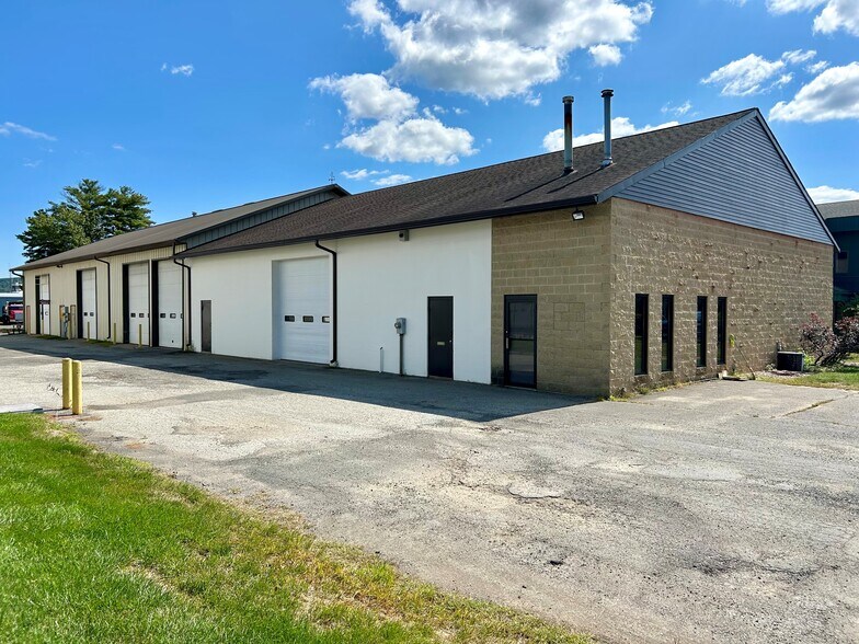 Primary Photo Of 571 Southampton Rd, Westfield Service For Lease