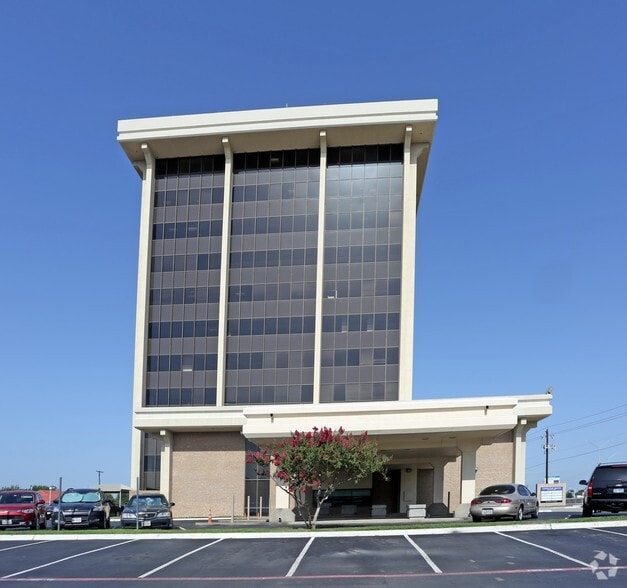 More Photos Of 800 W Airport Fwy, Irving Office For Lease