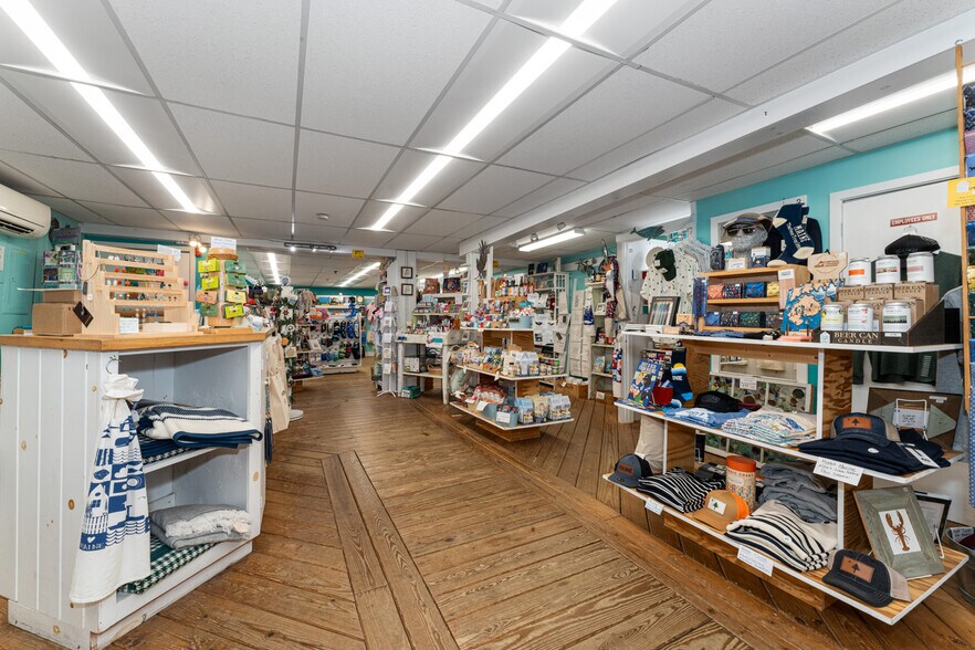 More Photos Of 19 Cottage St, Bar Harbor Storefront For Sale