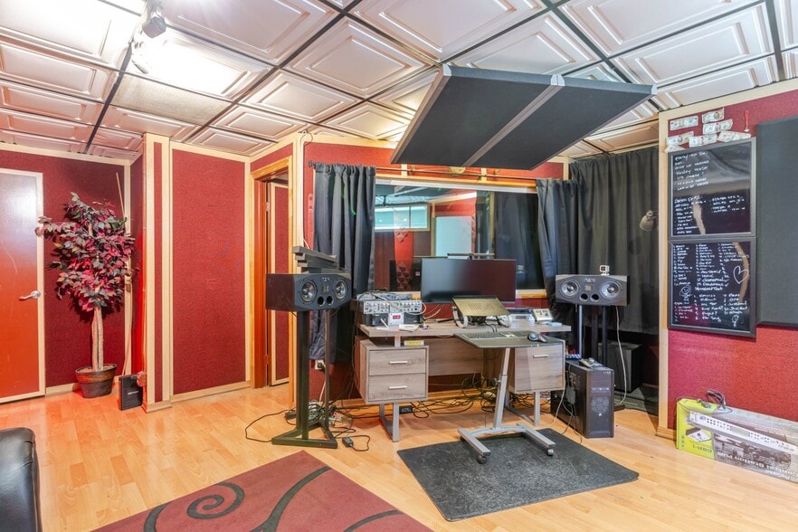 More Photos Of 1519-1521 W Glenoaks Blvd, Glendale Storefront Retail Residential For Lease