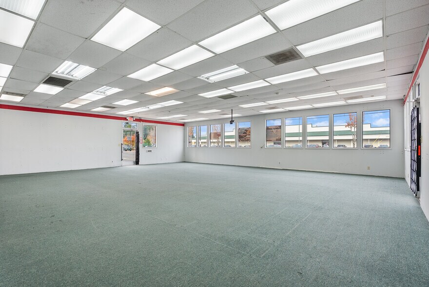 More Photos Of 12412 NE Halsey St, Portland Freestanding For Lease