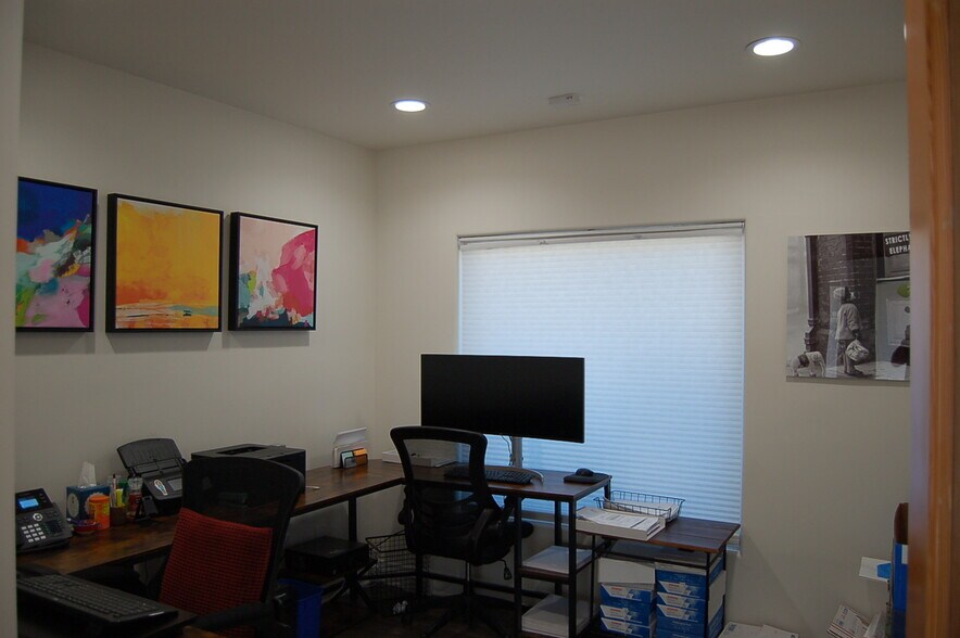 More Photos Of 23300 Ventura Blvd, Woodland Hills Loft Creative Space For Lease