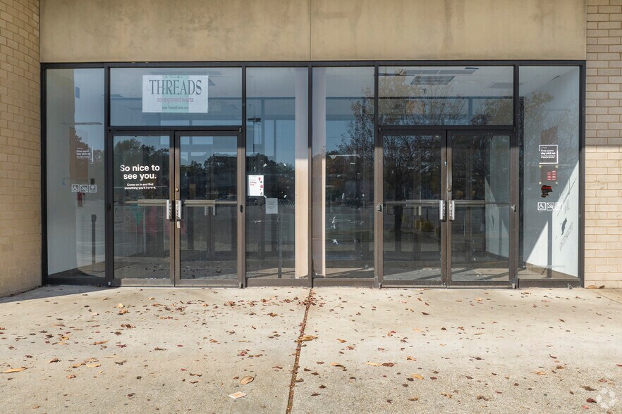 More Photos Of 1400-1420 N Parham Rd, Richmond Unknown For Lease