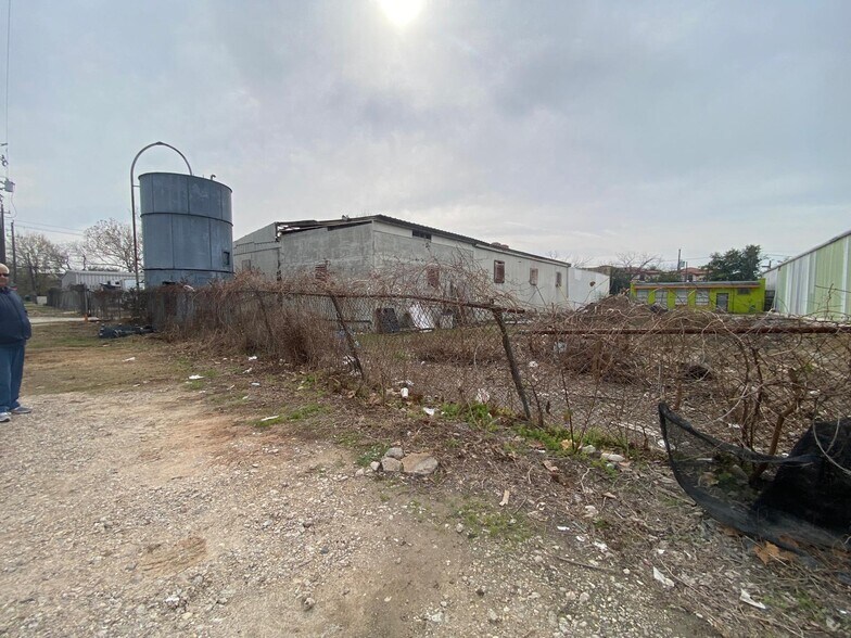 More Photos Of 7131 Harrisburg Blvd, Houston Land For Sale