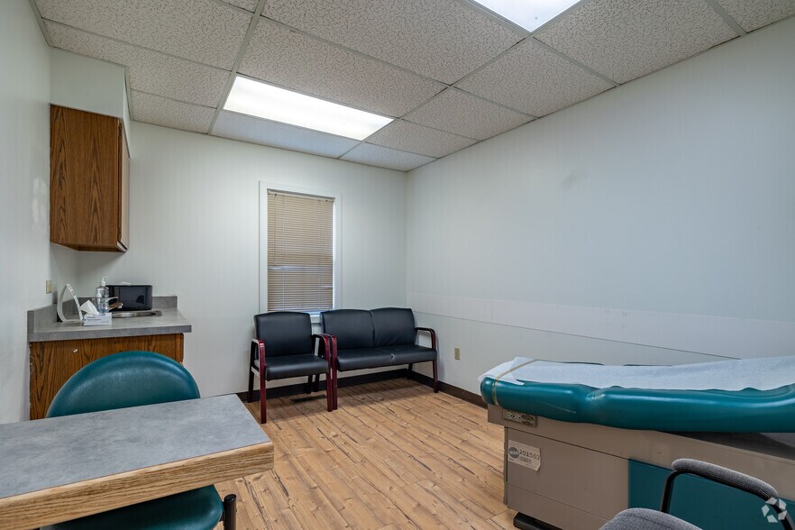 More Photos Of 754 S Cleveland Ave, Mogadore Medical For Sale